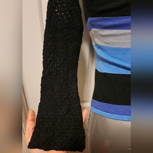 🆕️Retro Blue Ice Sweater w Black Raglan Sleeves Sz M NWT - Picture 9 of 10